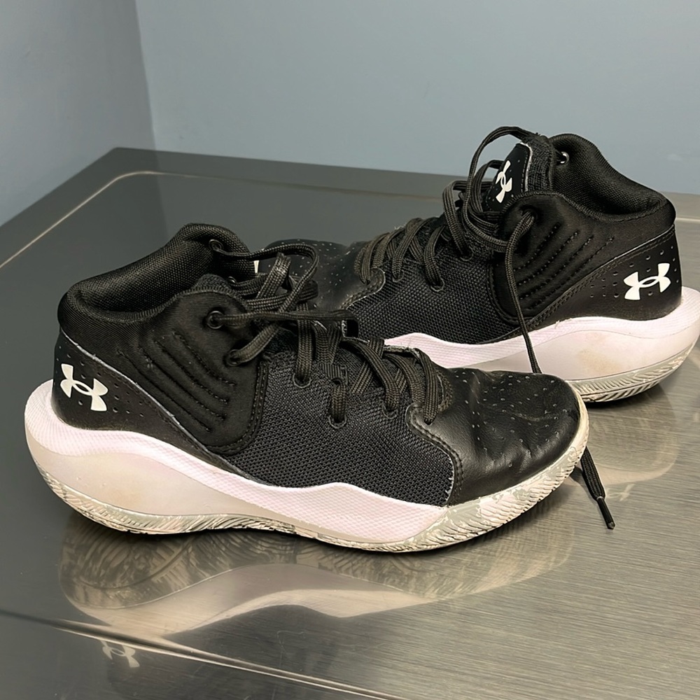 UnderArmour boys basketball shoes